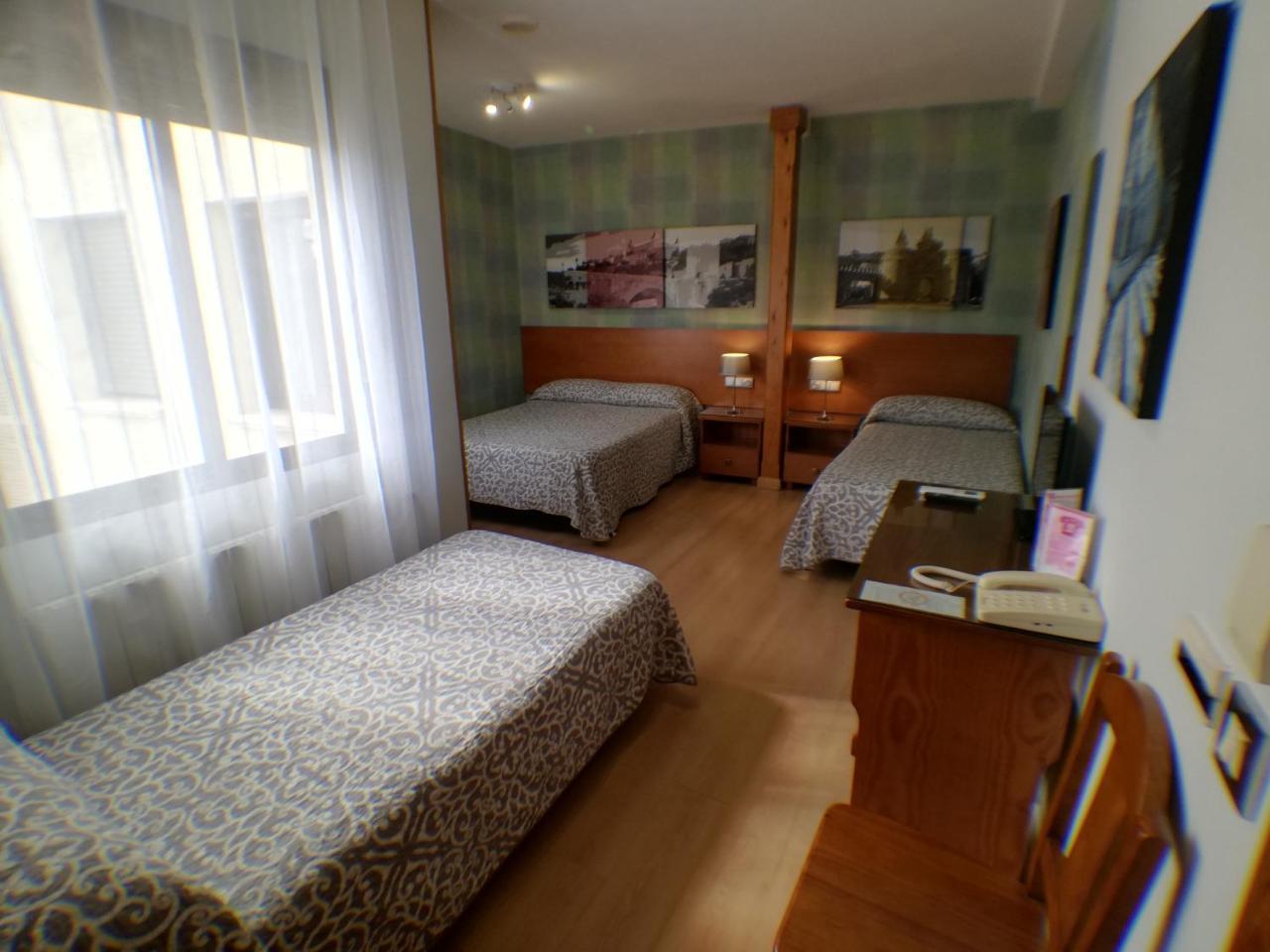 Hostal Santo Tome Toledo Exterior photo